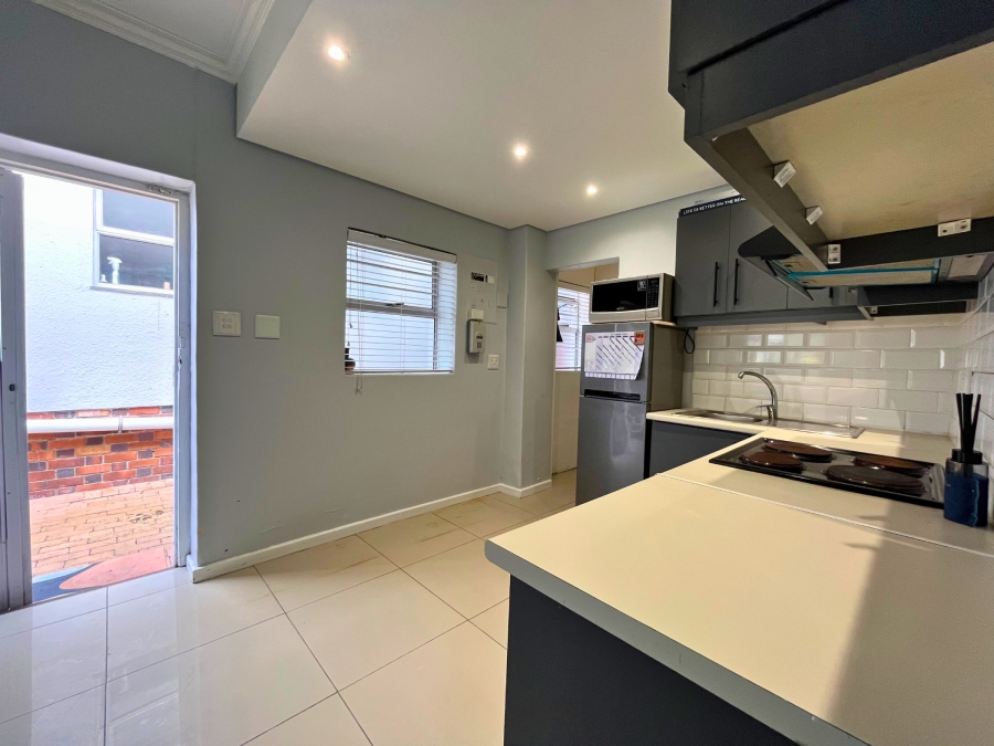 To Let 1 Bedroom Property for Rent in Sea Point Western Cape